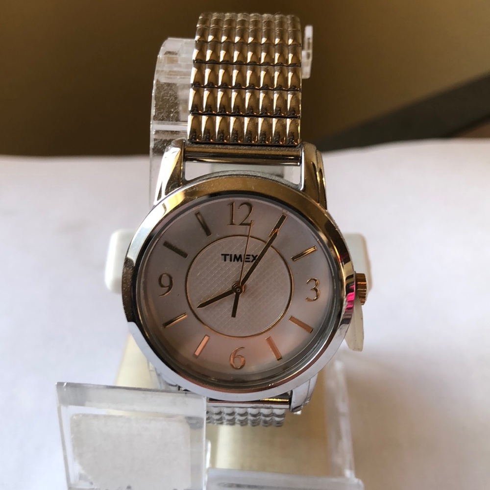Women’s Analog Timex stretch band watch